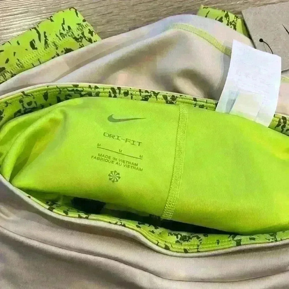 Nike girls beige green shorts athletic skirt - Picture 4 of 4